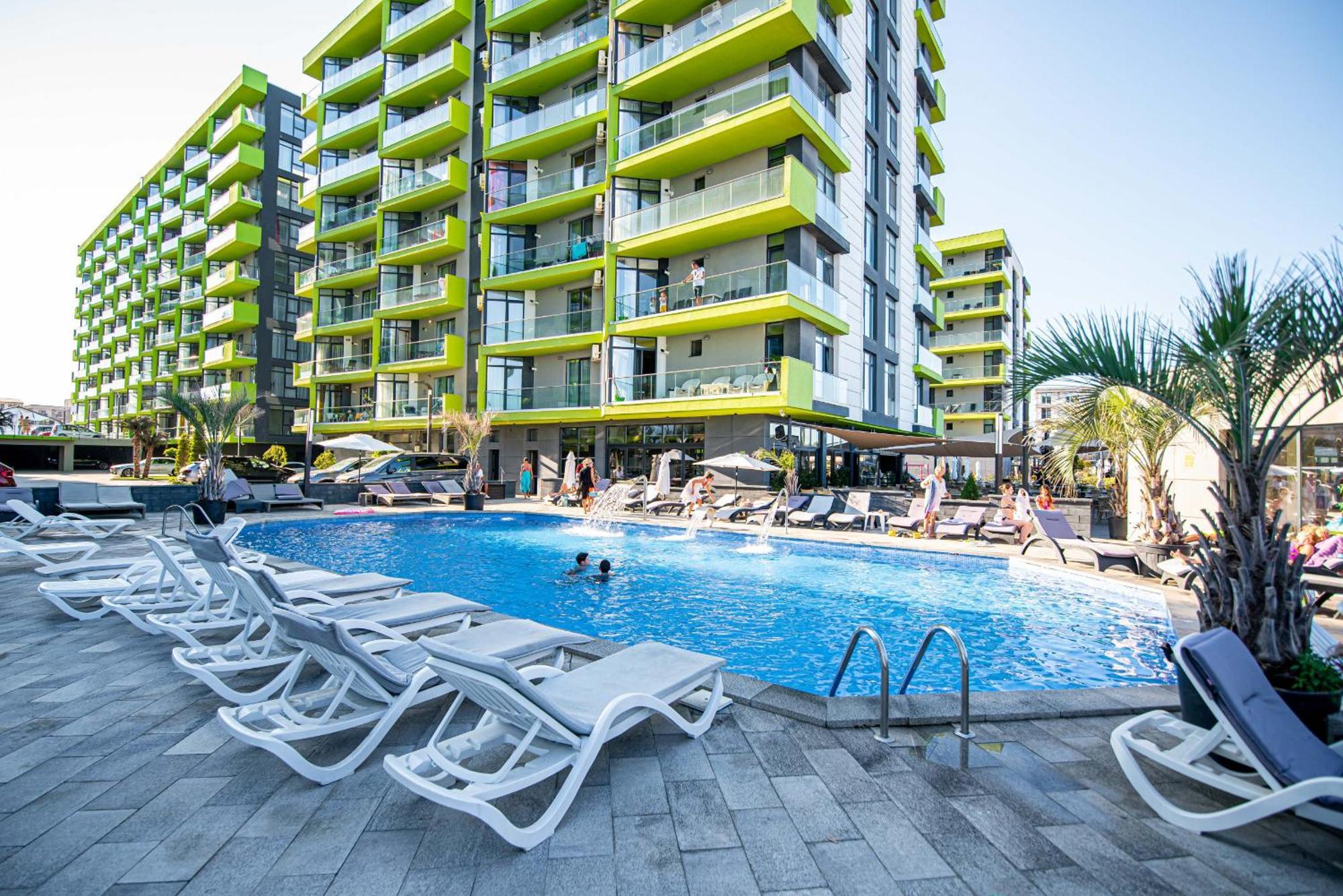 Azur 148 - Pool & Spa Beach Apartment Mamaia