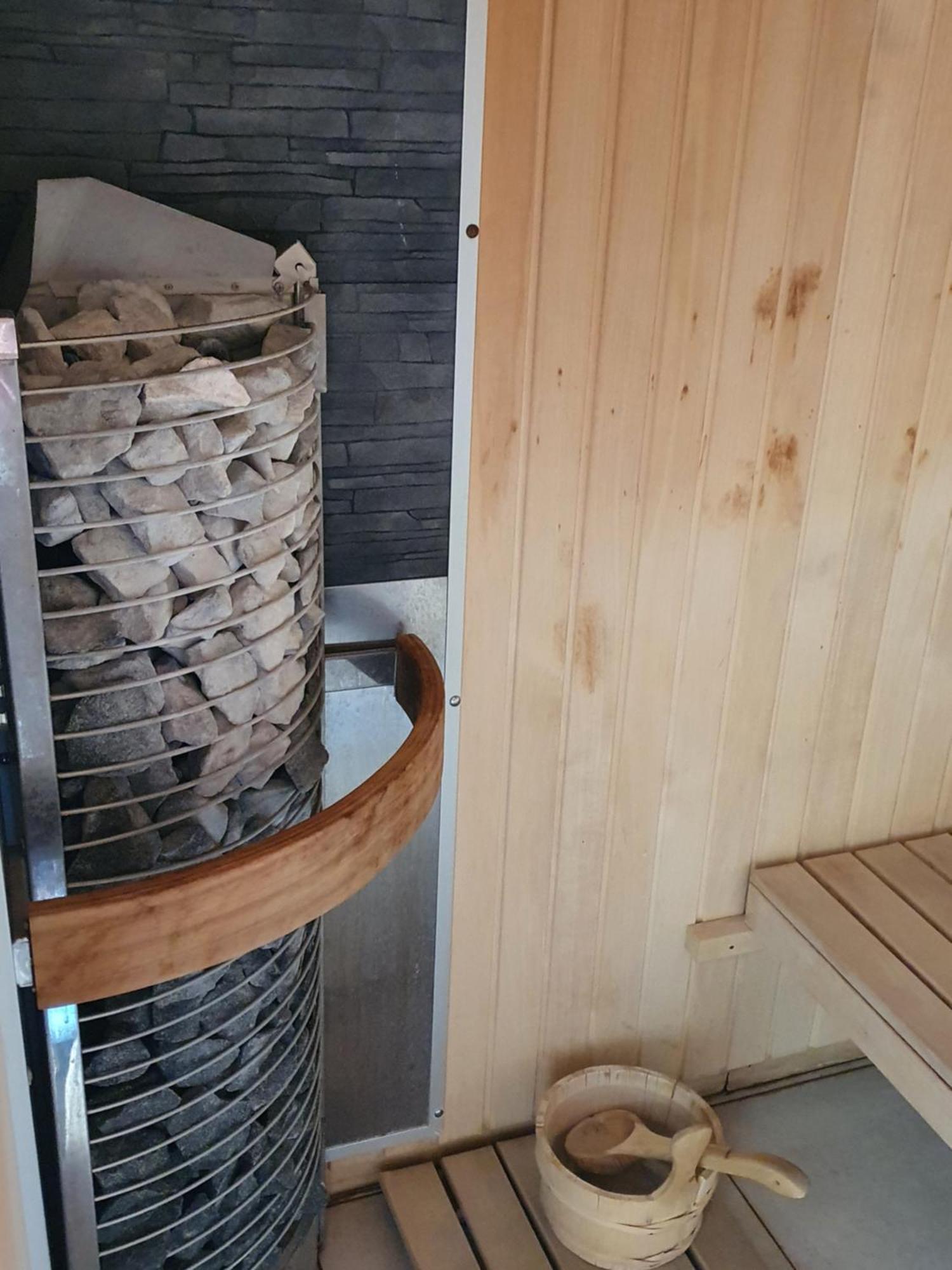 Azur 148 - Pool & Spa Beach Apartment Mamaia