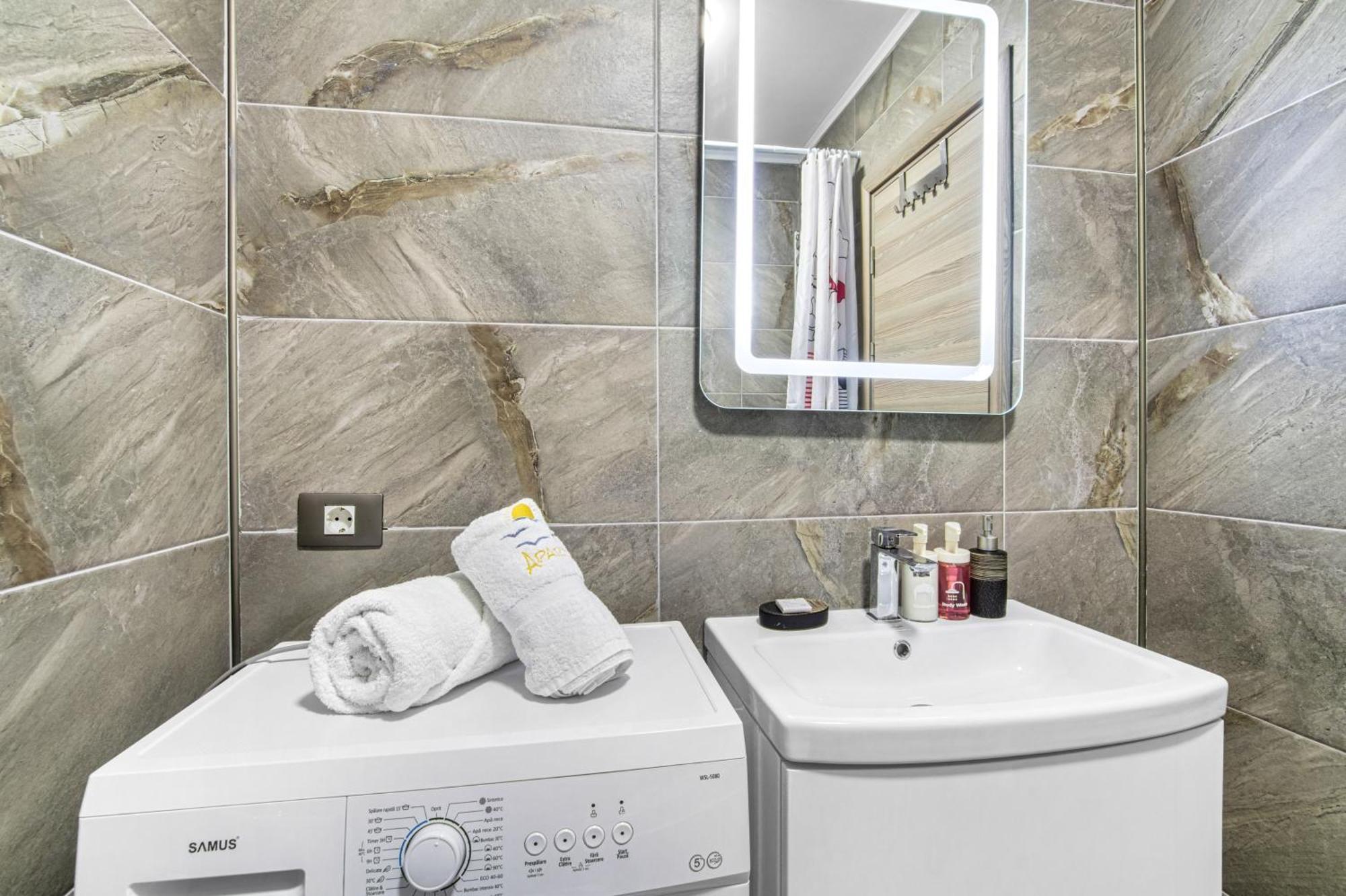 Azur 148 - Pool & Spa Beach Apartment *